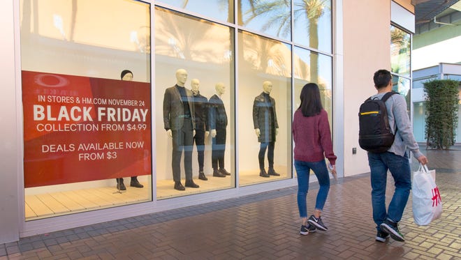 Shoppers look for deals at Tempe Marketplace during Black Friday on Nov. 24, 2017.