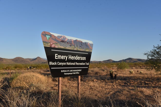 The Emery Henderson trailhead on New River Road is a well signed access point to the Black Canyon National Recreation Trail near Phoenix.