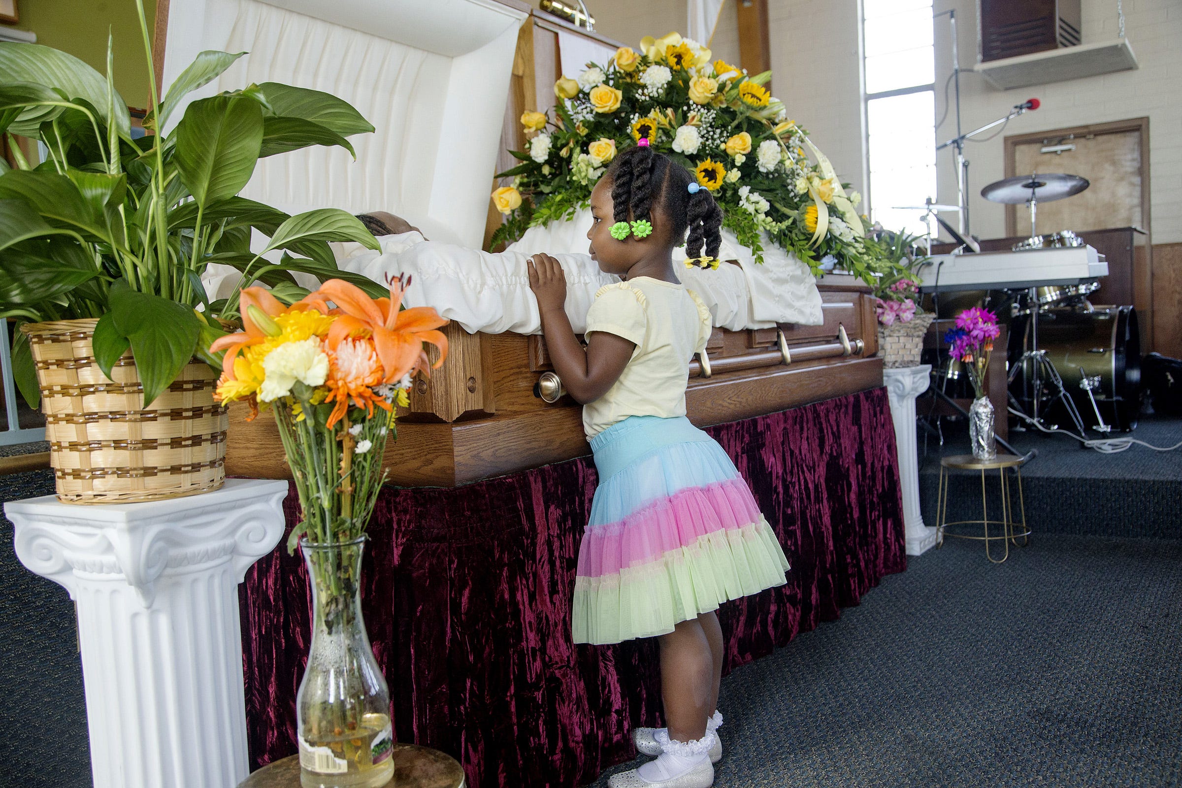Adaya Lamb- Wilson, 3, gets a final glance of her deceased aunt Michelle Cusseaux during the funeral services at Emmanuel Church Of God In Christ in Phoenix, Az., on August 23, 2014. Cusseaux was fatally shot by Phoenix police.