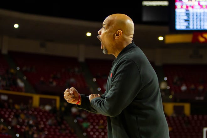 Southern Methodist University men's basketball head coach Rob Lanier argues with the referee at Desert Financial Arena in Tempe on Dec. 6, 2023.