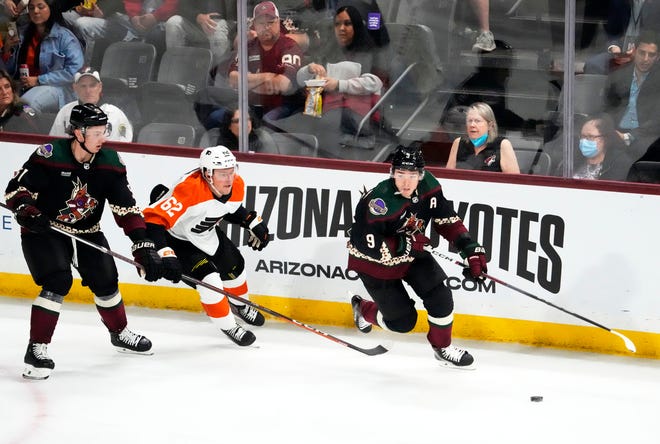 Arizona Coyotes right wing Clayton Keller (9) control the puck against Philadelphia Flyers right wing Olle Lycksell (62) in the second period at Mullett Arena.